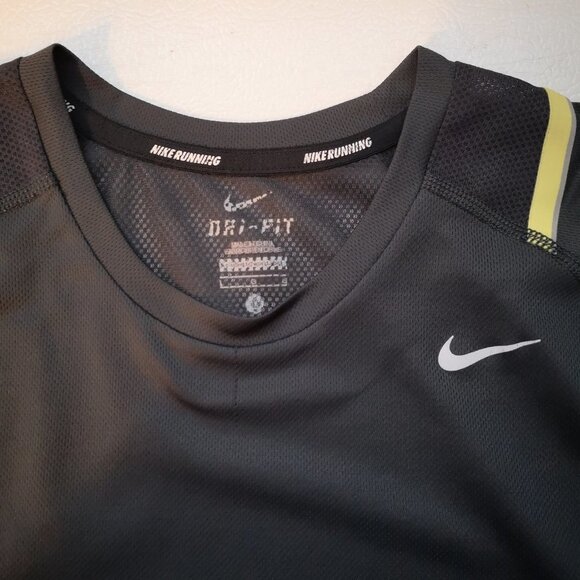 Nike Running Dri Fit Youth's Active Short Sleeves T-shirt - Picture 5 of 7